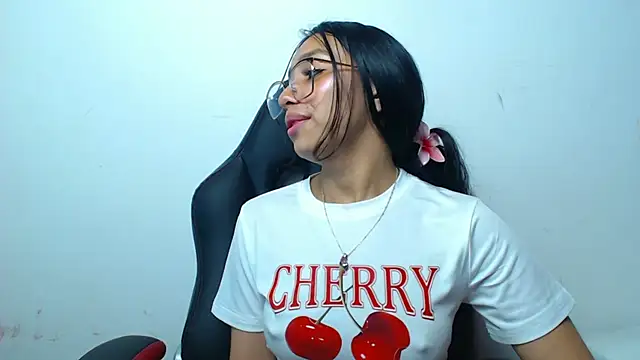 Stefanygp online show from March 5, 2025, 3:07 pm