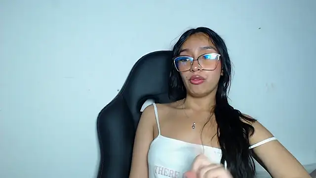 Stefanygp online show from March 13, 2025, 6:01 pm