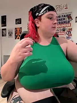 Snapshot of LadyRochester chatting on June 12, 2026, 11:57 pm LadyRochester online show from June 12, 2026, 11:57 pm