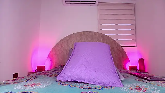 anisha x online show from November 23, 2025, 7:13 pm