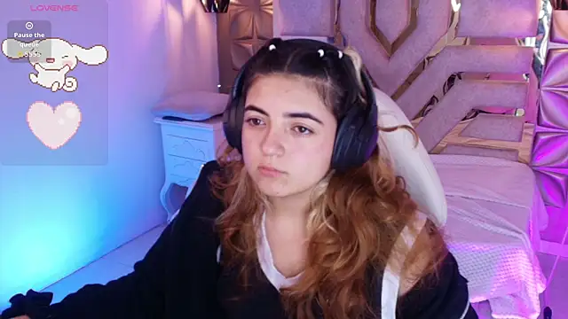 meraki fraise online show from October 13, 2025, 3:23 pm