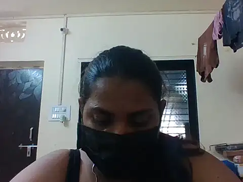 Snapshot of Hotmilfxox chatting on May 16, 2026, 8:22 am Hotmilfxox online show from May 16, 2026, 8:22 am