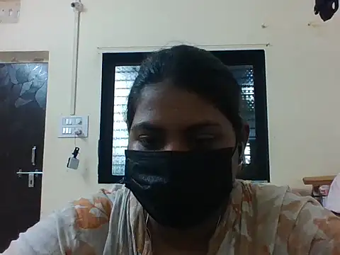 Snapshot of Hotmilfxox chatting on May 26, 2026, 10:11 am Hotmilfxox online show from May 26, 2026, 10:11 am