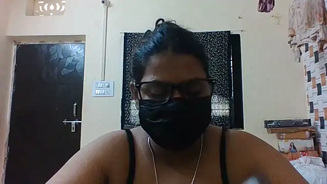 Snapshot of Hotmilfxox chatting on May 31, 2026, 8:10 am Hotmilfxox online show from May 31, 2026, 8:10 am