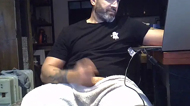 ozzypsico13 online show from July 11, 2026, 7:49 pm