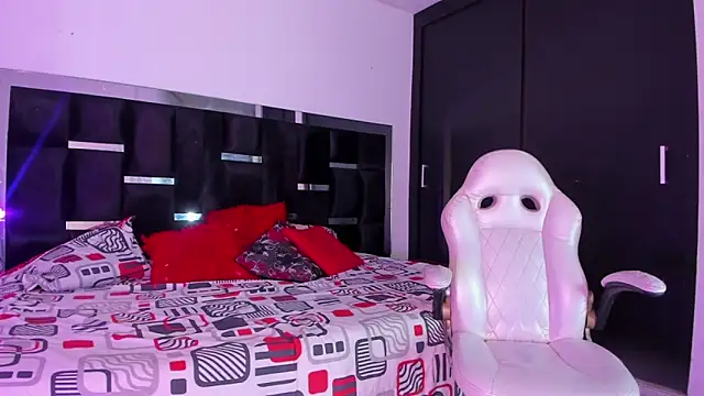 Tasha Sant online show from November 26, 2025, 12:39 pm