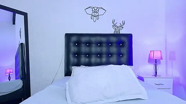 Skinny hottie18 online show from February 10, 2025, 1:55 pm