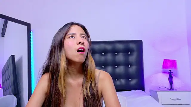 Skinny hottie18 online show from September 9, 2025, 1:43 pm