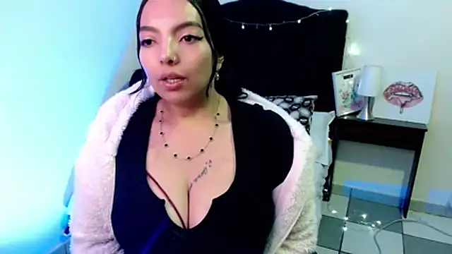 Snapshot of loren_tits24 chatting on June 17, 2026, 6:42 pm loren tits24 online show from June 17, 2026, 6:42 pm