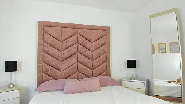 AnnyCherry  online show from April 20, 2026, 11:39 pm