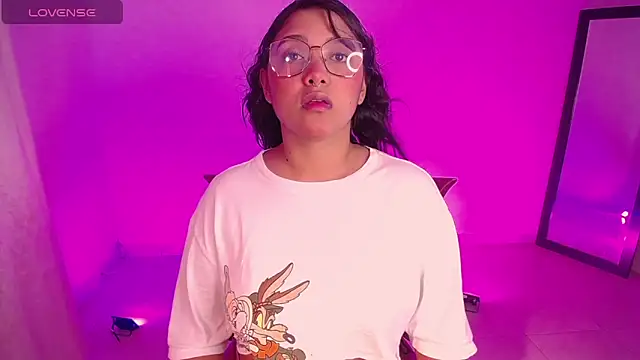 DIANEE 01 online show from October 19, 2025, 1:17 am