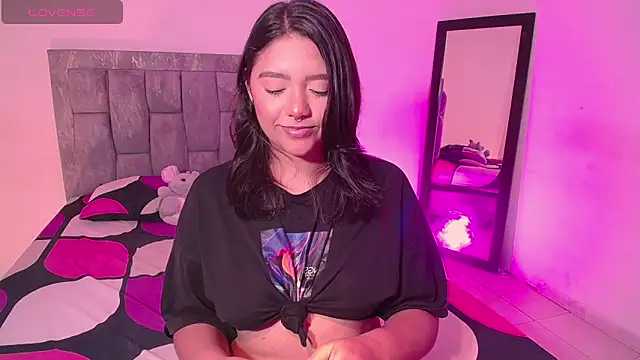 DIANEE 01 online show from January 11, 2026, 9:42 pm