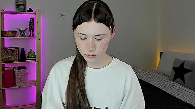 Snapshot of Stella_Sunny chatting on April 28, 2026, 11:32 pm Stella Sunny online show from April 28, 2026, 11:32 pm