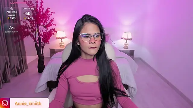 anniie smith online show from November 14, 2025, 10:58 am