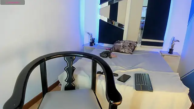 SamanthaFerrer  online show from December 21, 2024, 9:04 pm