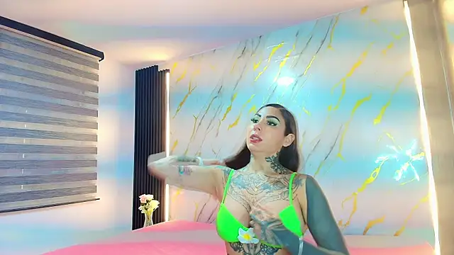 Snapshot of EmiliMontero chatting on June 29, 2026, 1:01 am EmiliMontero online show from June 29, 2026, 1:01 am