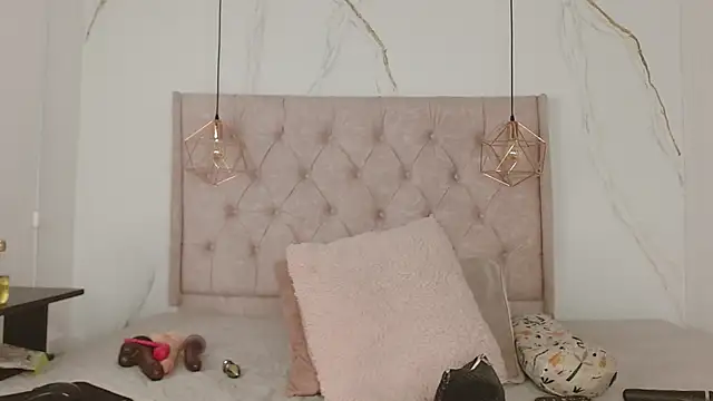 zamira 44 online show from October 9, 2025, 1:42 pm