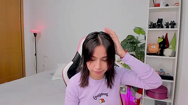 Adriennesexxx online show from December 6, 2024, 11:33 am