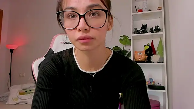 Adriennesexxx online show from December 7, 2024, 9:00 pm