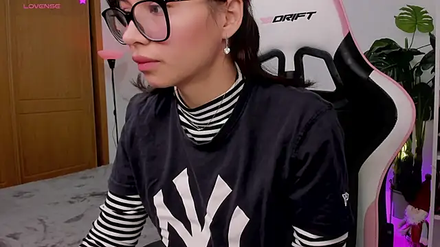 Adriennesexxx online show from December 16, 2024, 12:27 pm