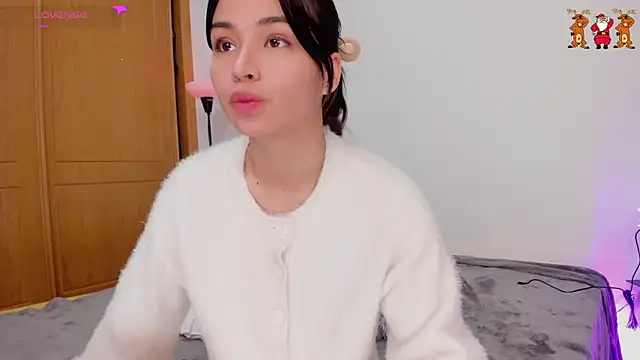 Adriennesexxx online show from December 17, 2024, 2:55 pm