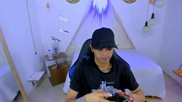 Snapshot of Brand_habes chatting on November 19, 2025, 1:33 pm Brand habes online show from November 19, 2025, 1:33 pm