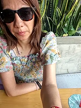 Lunababymylove online show from April 17, 2026, 9:29 pm