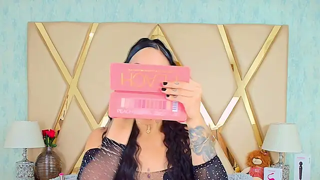 GiahDaniels online show from February 26, 2025, 8:54 pm