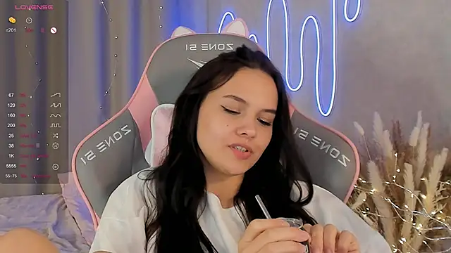  Sweetie  online show from February 18, 2025, 1:44 pm