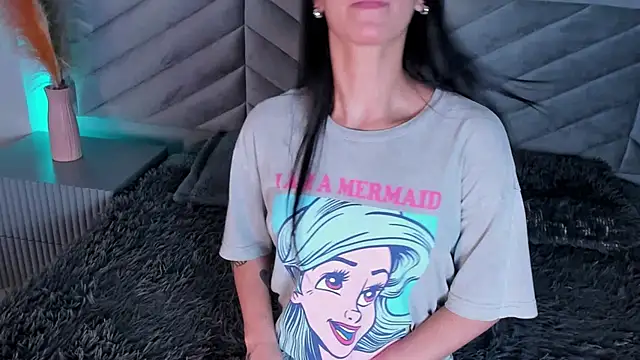 Ary thompson   online show from December 5, 2024, 8:11 pm