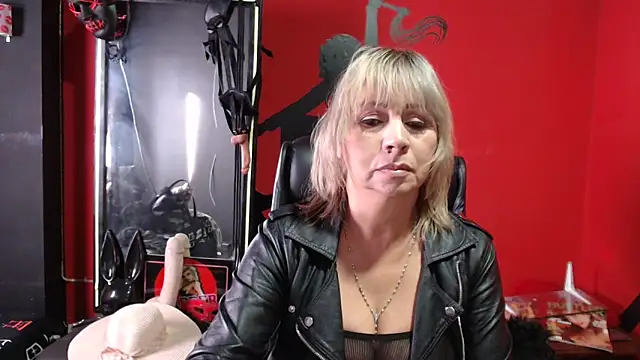 KLOE PIELL online show from September 15, 2025, 9:15 pm