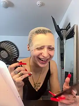 exoticmisfitt online show from February 22, 2026, 9:24 pm