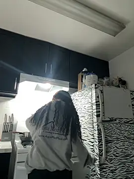 exoticmisfitt online show from April 21, 2026, 9:26 am