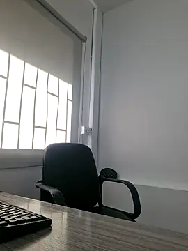 doctora-danna online show from September 24, 2025, 1:25 pm