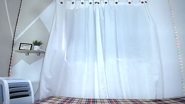 Hillary queen online show from February 20, 2025, 12:36 pm