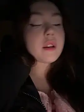 Peachy Dream online show from January 18, 2026, 6:12 pm