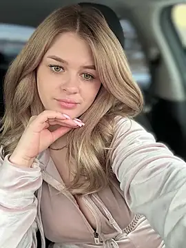 Love Bri online show from March 18, 2025, 10:46 am