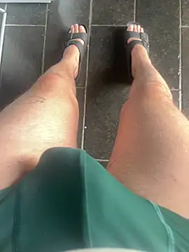 tomlolala online show from February 8, 2026, 9:02 am