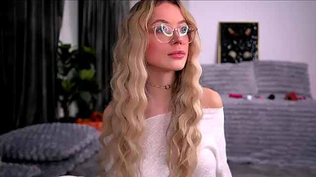 KylieJoyce online show from November 27, 2025, 10:45 pm