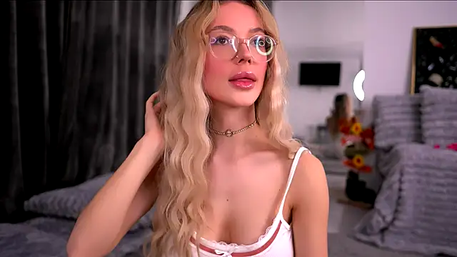 KylieJoyce online show from November 28, 2025, 9:28 pm