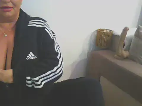 Snapshot of hotsierra4u chatting on December 14, 2025, 1:27 pm hotsierra4u online show from December 14, 2025, 1:27 pm