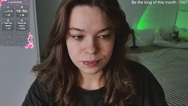 ValBae online show from March 22, 2025, 11:53 am