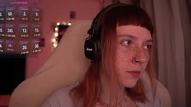 juliapie online show from December 3, 2024, 2:14 am