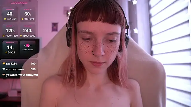 juliapie online show from December 8, 2024, 8:20 am