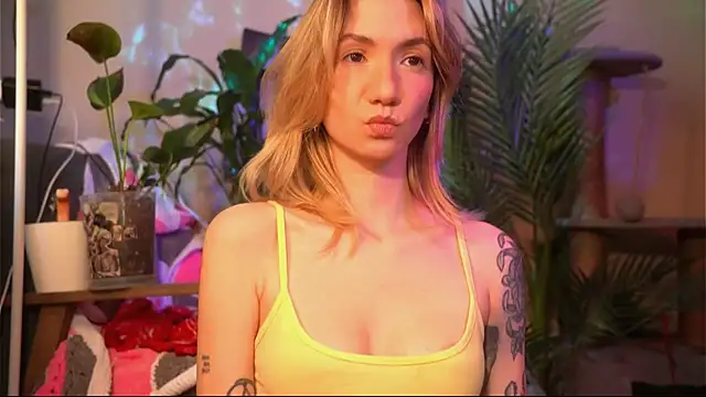 Snapshot of Arianna_Richi chatting on March 11, 2026, 6:19 am Arianna Richi online show from March 11, 2026, 6:19 am