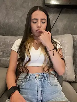 AbyThompson online show from March 5, 2025, 1:21 am