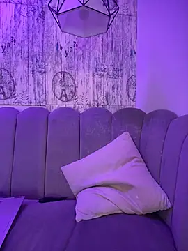 AbyThompson online show from September 26, 2025, 12:20 pm