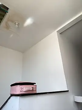 AbyThompson online show from April 20, 2026, 1:47 pm