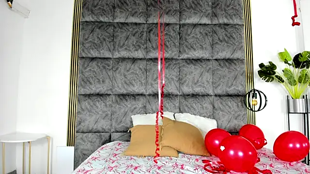 LaurenRodriiguez online show from February 14, 2025, 12:47 pm