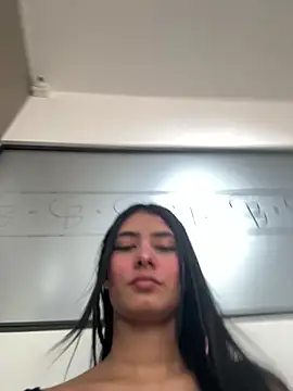 LaurenRodriiguez online show from April 21, 2026, 7:17 pm